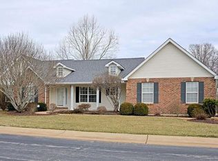 5023 Country Club Dr, High Ridge, MO 63049
