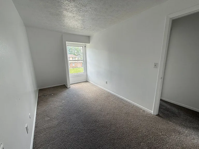 490 Melissa Ct — Photo 5