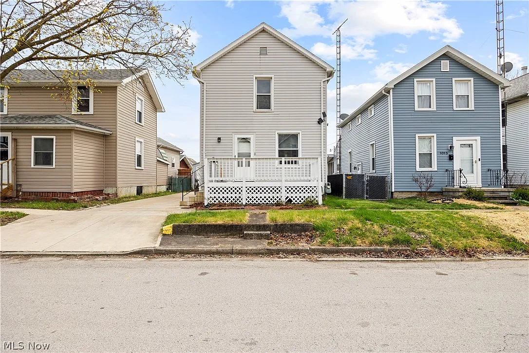 1013 Roosevelt St photo 1