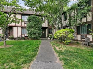344 Foxwood Ln #344, Milford, CT 06461