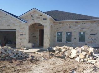 102 Parlin Ln, Fredericksburg, TX 78624