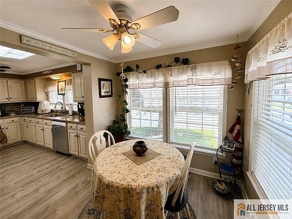 5th image of 706 Evergreen Ct
