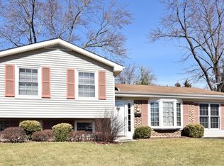 8297 Dartmouth Ln, Hanover Park, IL