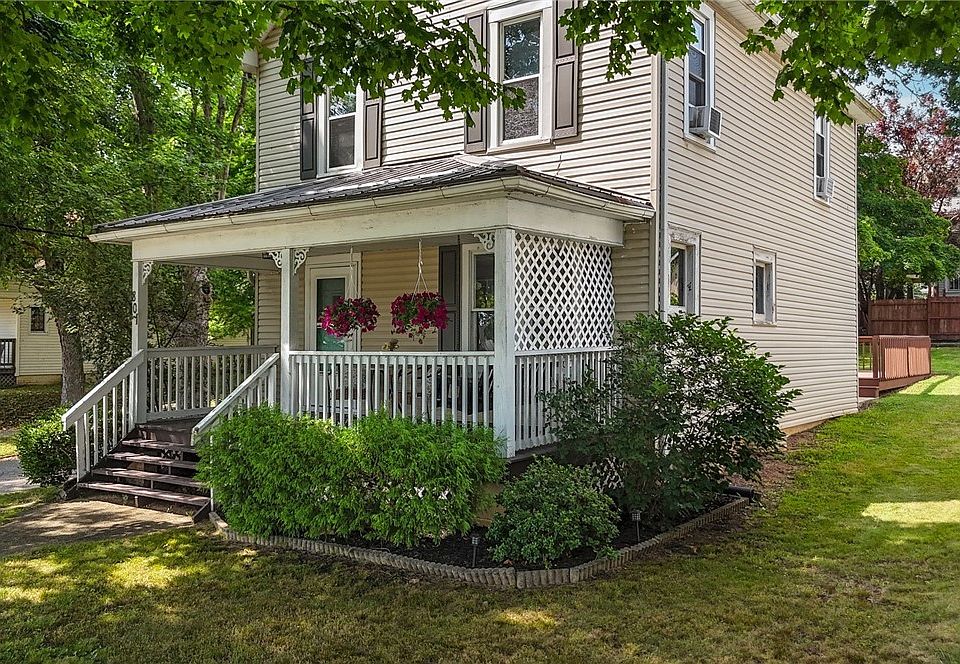 1st image of 801 Phillips St