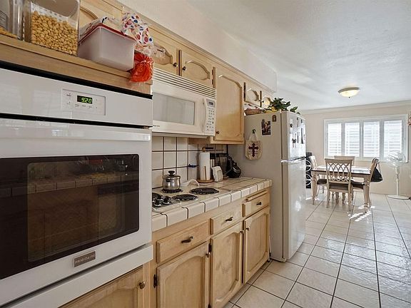 5th image of 325 Goya Dr