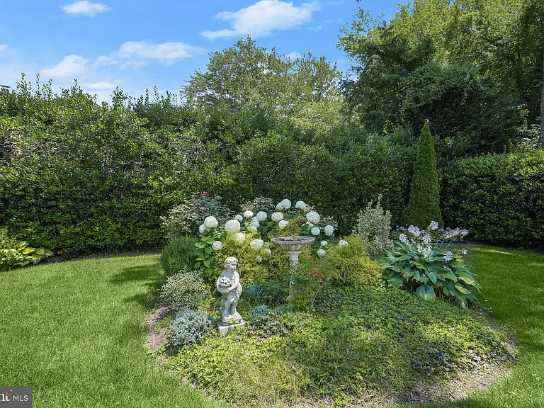 7109 Radnor Rd — Photo 42