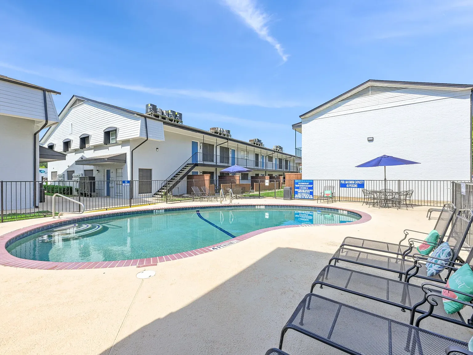 Canyon Creek Apartments — Photo 2