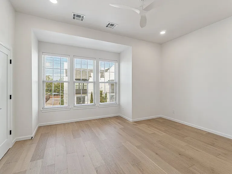 18814 Selah Way — Photo 22