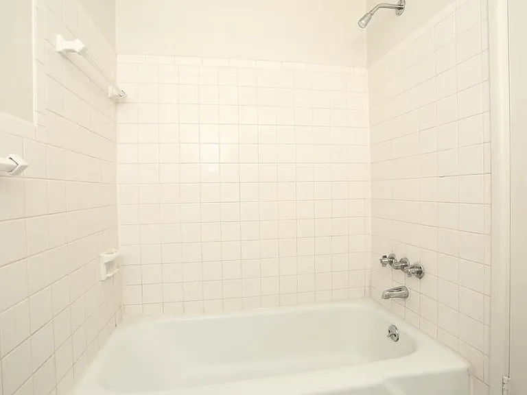 Oakland Gardens — Photo 14