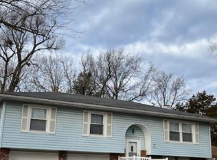 1707 Saxony Dr, Macon, MO 63552