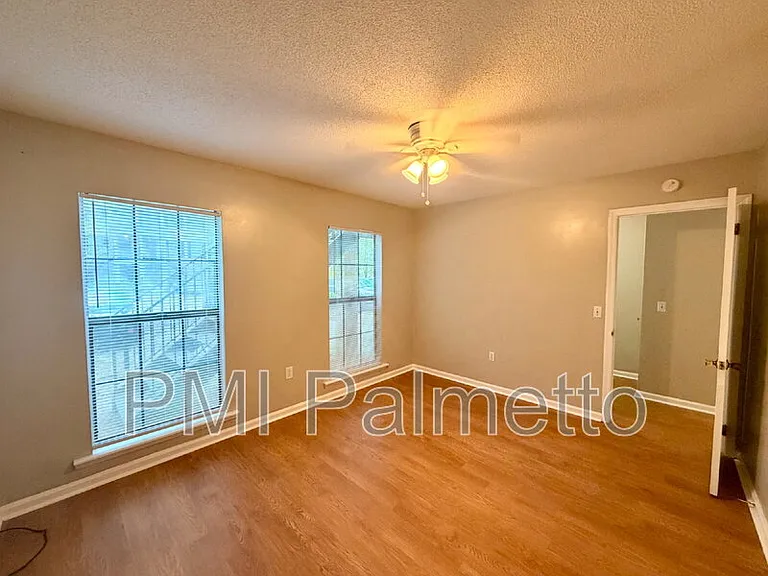 33 Chestnut Ferry Rd #105 — Photo 9