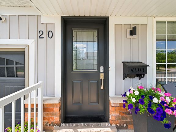 4th image of 20 Fallingbrook Cres