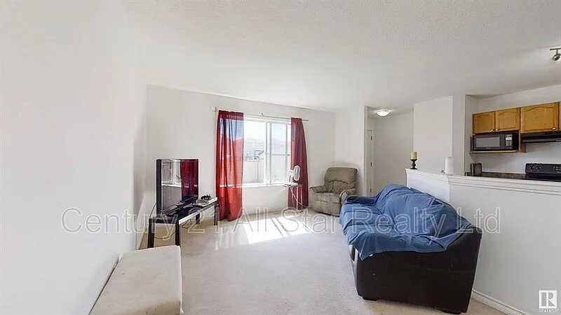 3 bed, 2.5 bath, 2200 sqft, $1,800 — Photo 4