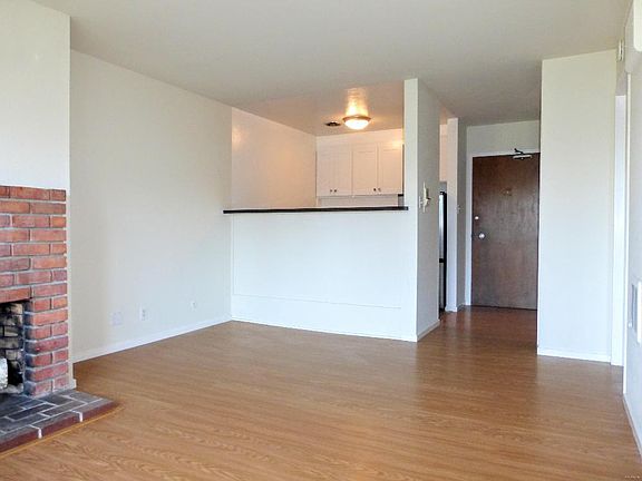 3rd image of 1601 Grant Ave APT 2B