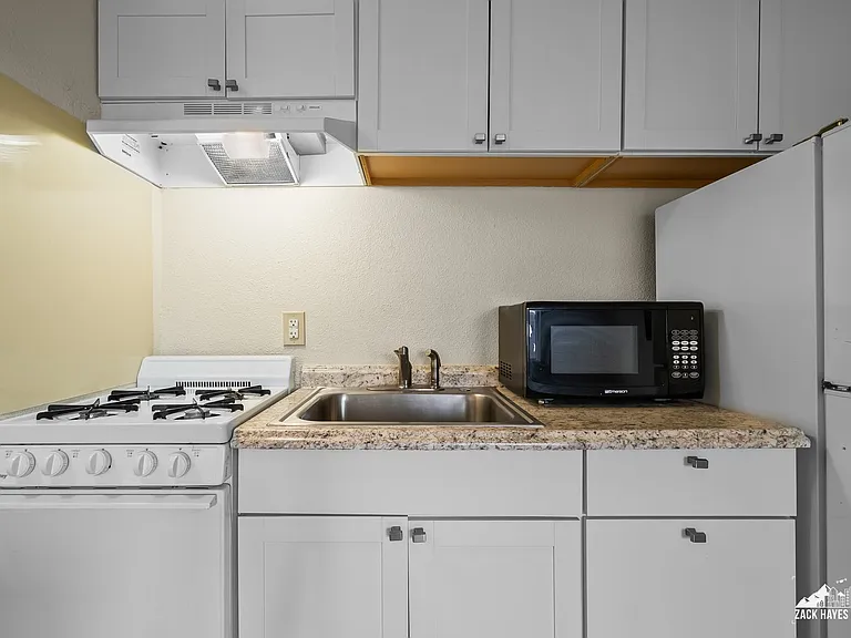 618 Gambell St #11 — Photo 41