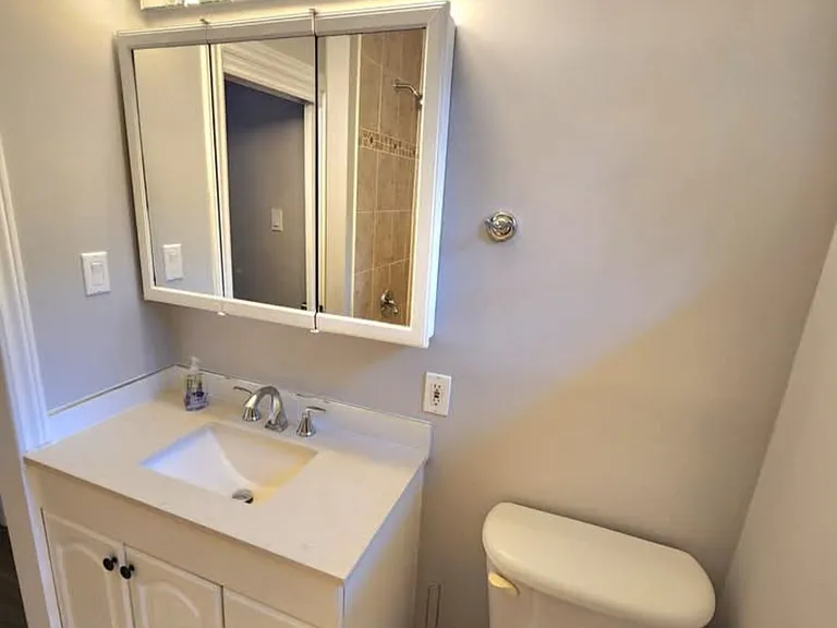 44 Davis Rd #MAIN FLOOR — Photo 9