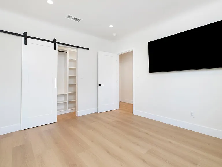 2225 Scott Rd — Photo 19