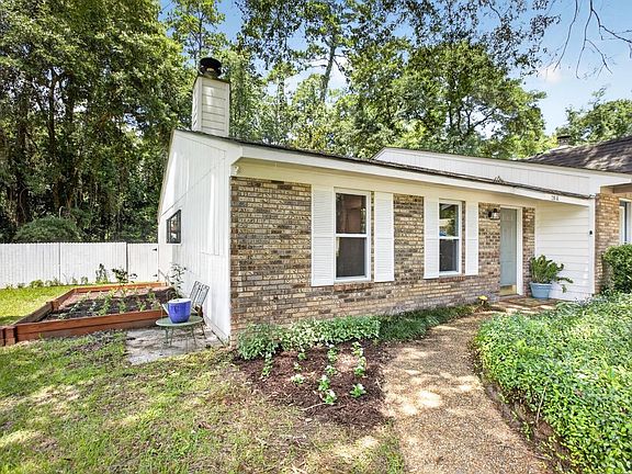 2nd image of 230 Whetherbine Way W #A