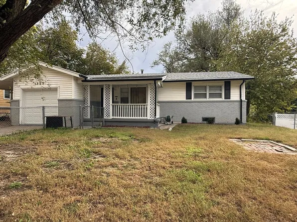 1325 Johnson Dr, Junction City, KS 66441
