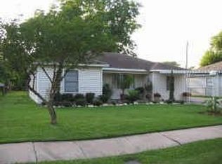 1102 Ahrens St, Houston, TX 77017