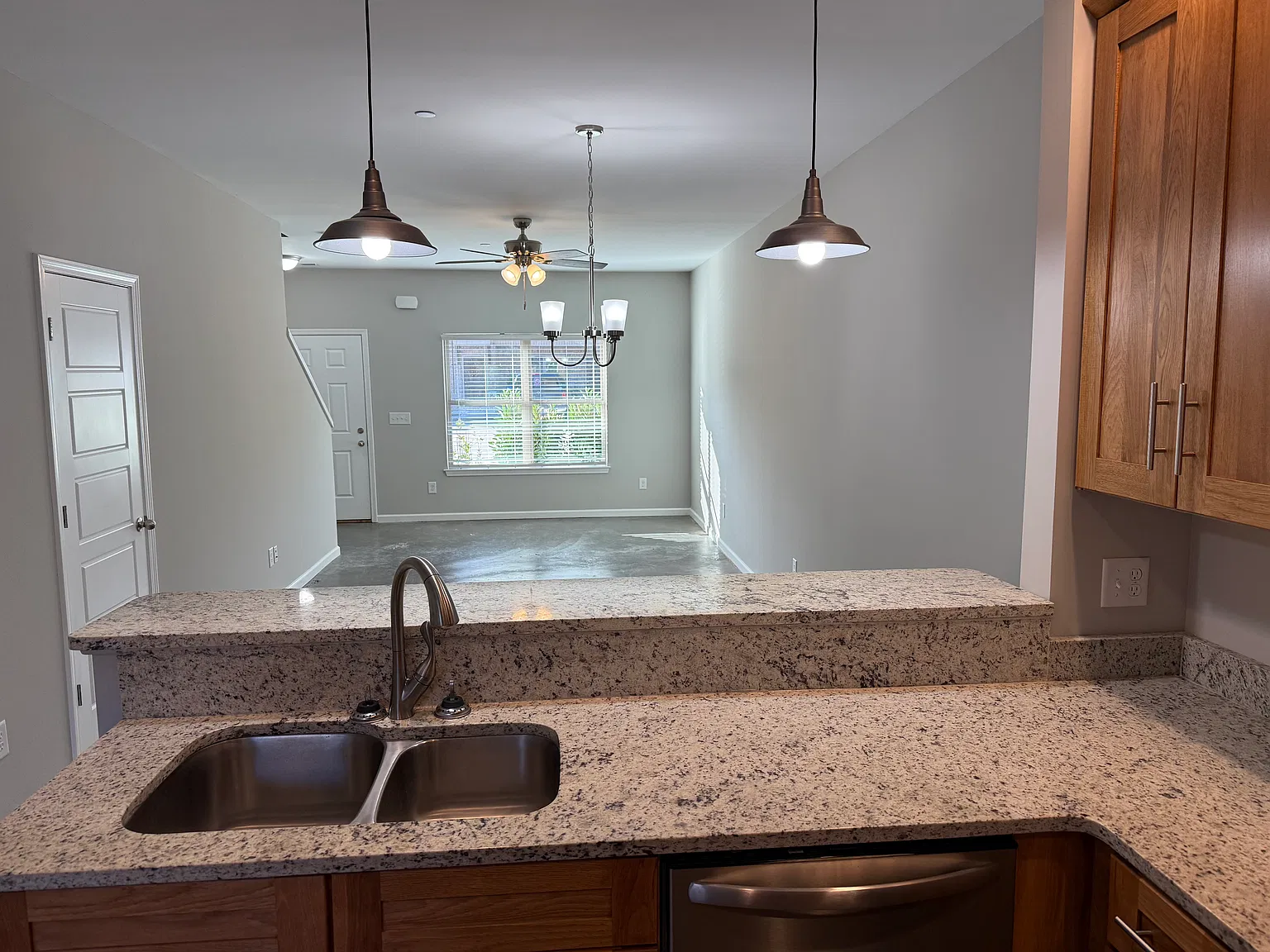 2 bed, 1.5 bath, 1470 sqft, $1,700 — Photo 4