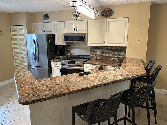 5th image of 2240 N Cypress Bend Drive #302