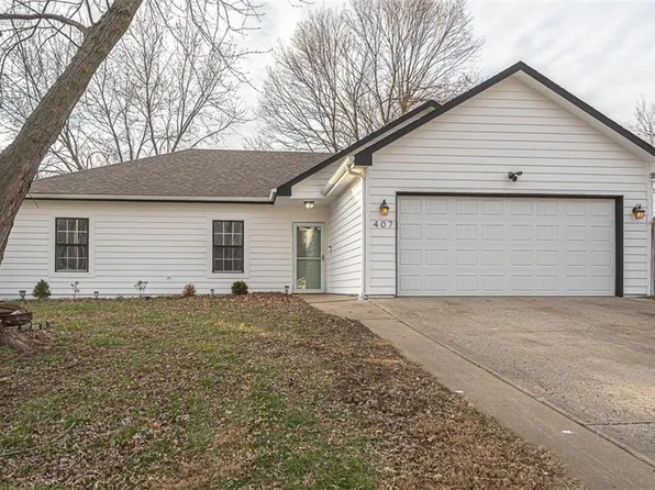 407 4th St, Baldwin City, KS 66006