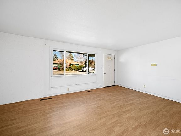 3rd image of 1570 Tedford Street SE