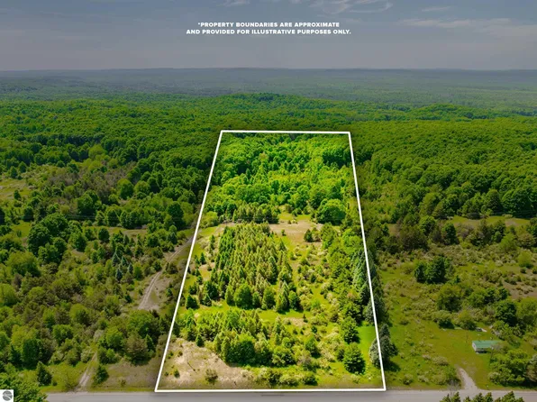Traverse Rd, Thompsonville, MI 49683