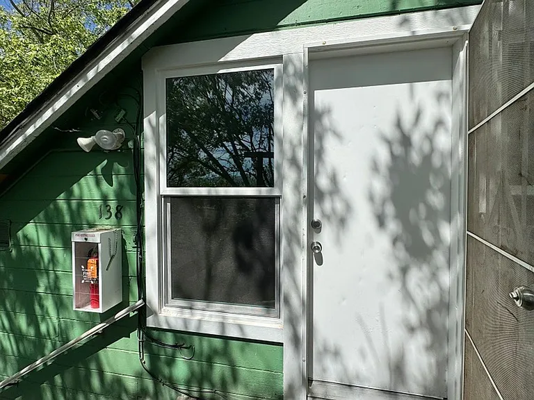130-142 S Underhill Dr — Photo 3