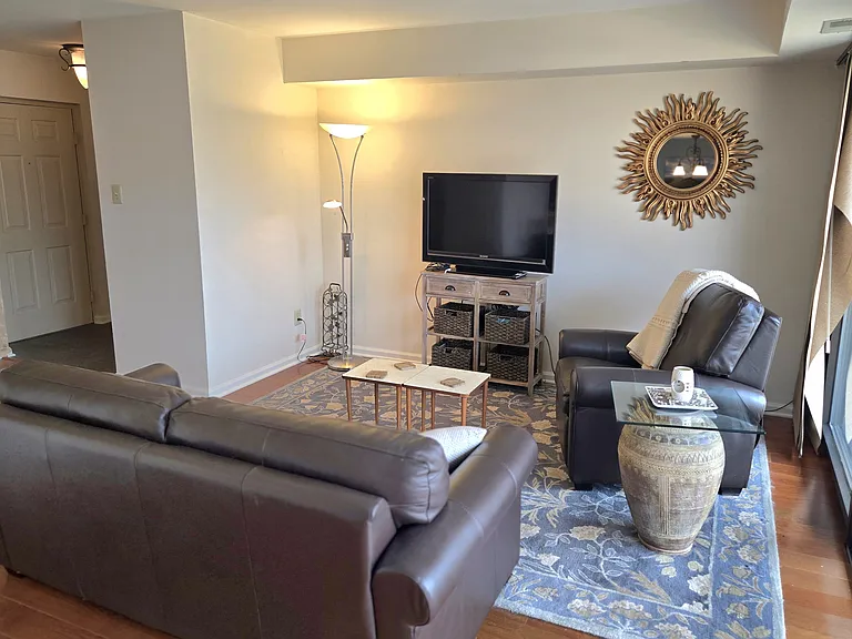 66 Hermitage Dr — Photo 2