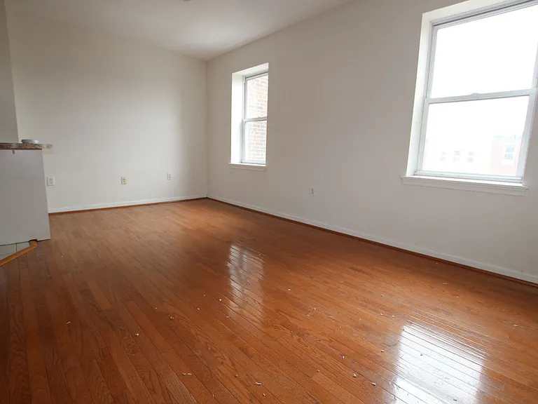2829 W Girard Ave #3 — Photo 2