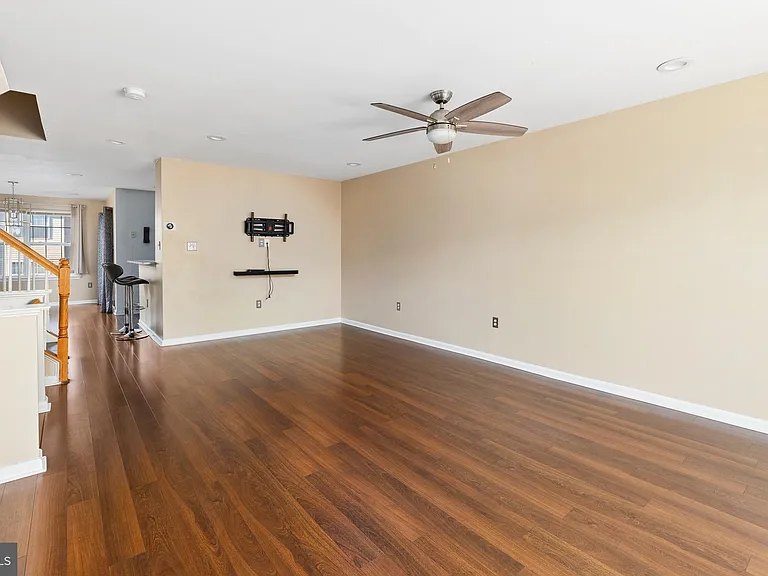 3343 Cape May Ct — Photo 4