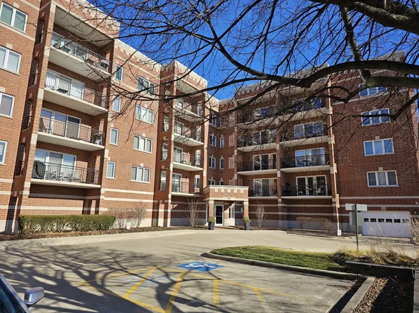 405 W Front St #3-207, Wheaton, IL 60187