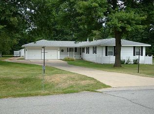 4450 Deer View Rd, Cedar Rapids, IA 52411