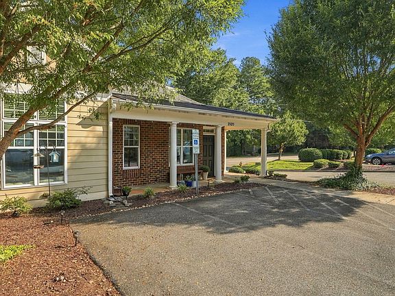 2nd image of 2820 Plumfield Pl