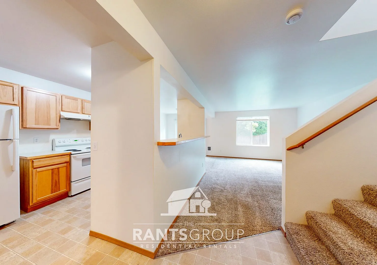 695R — Photo 1
