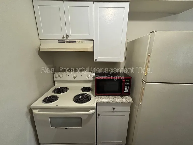 6255 Alexander St #6 — Photo 8