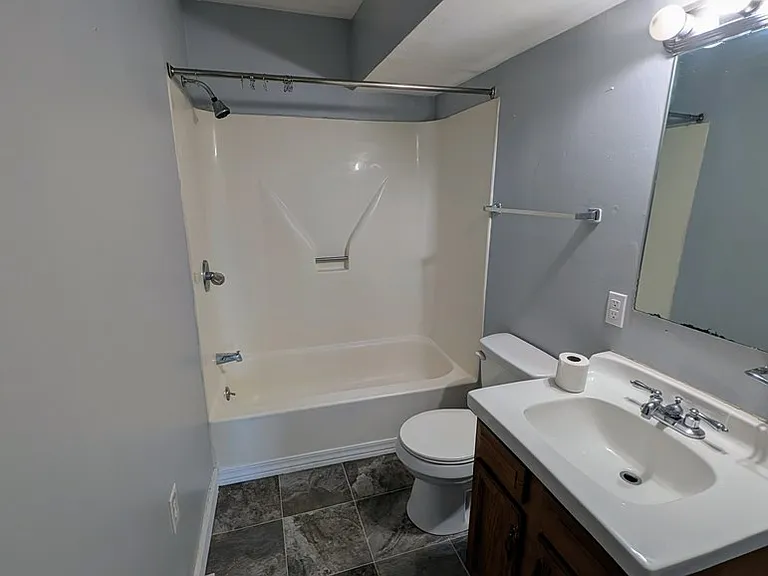 115 S Railroad St — Photo 5