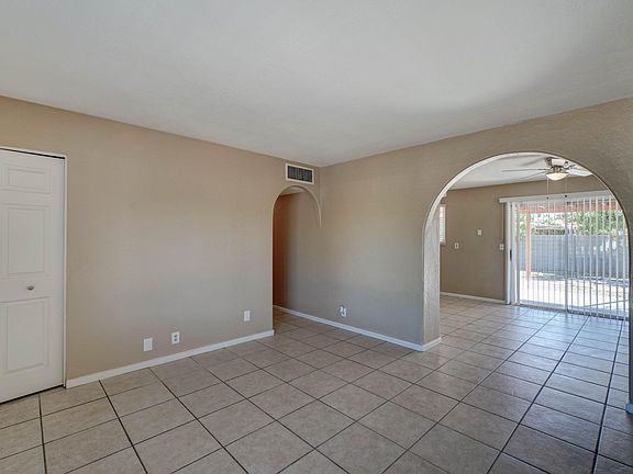 5th image of 2217 W Poinsettia Dr