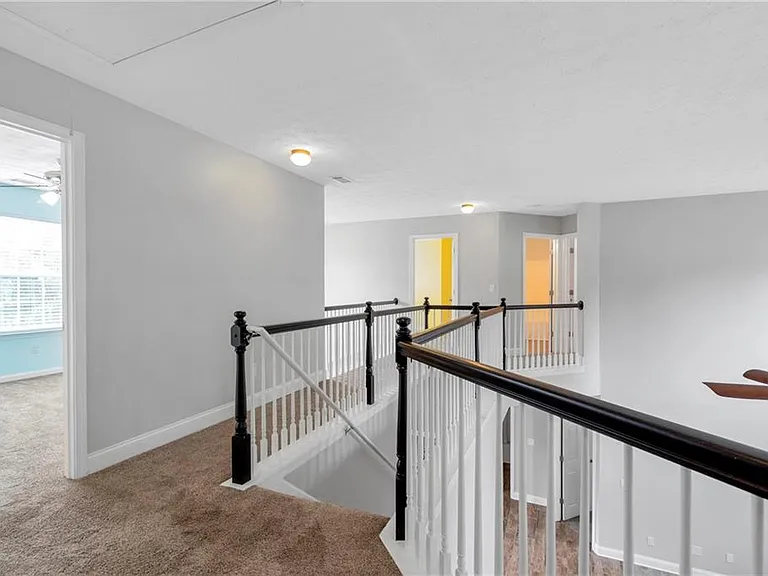 709 Roxholly Ln — Photo 16