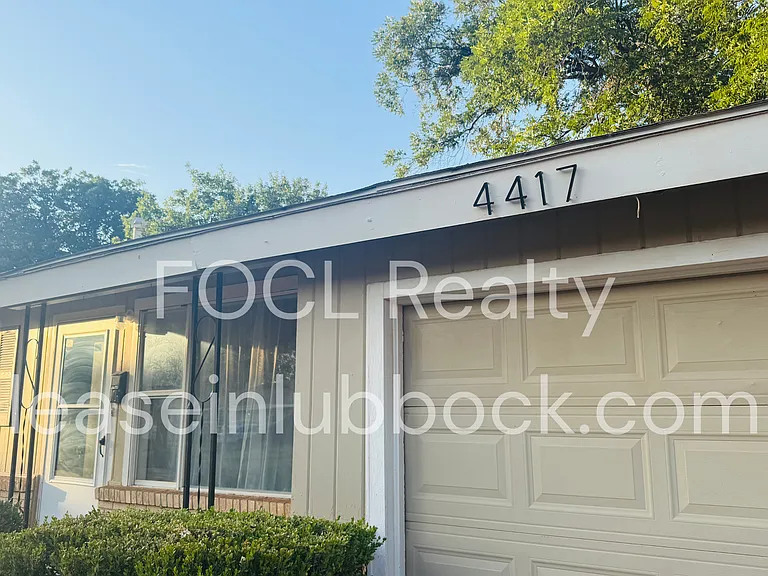 4417 43rd St — Photo 3