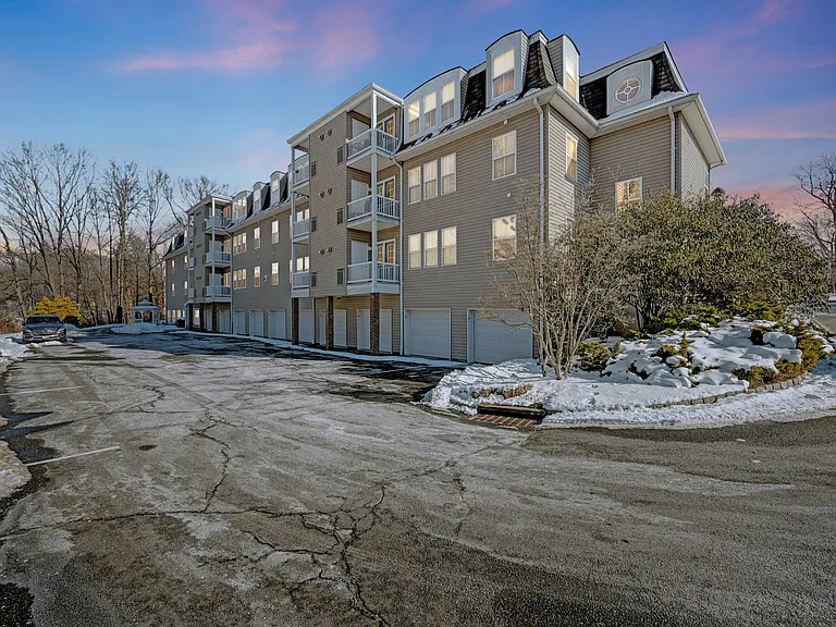 Kings View Apartments — Photo 3