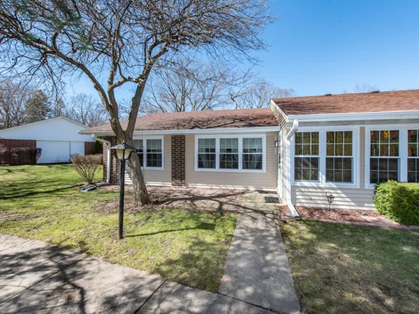 7111 Lexington Ln, Fox Lake, IL 60020