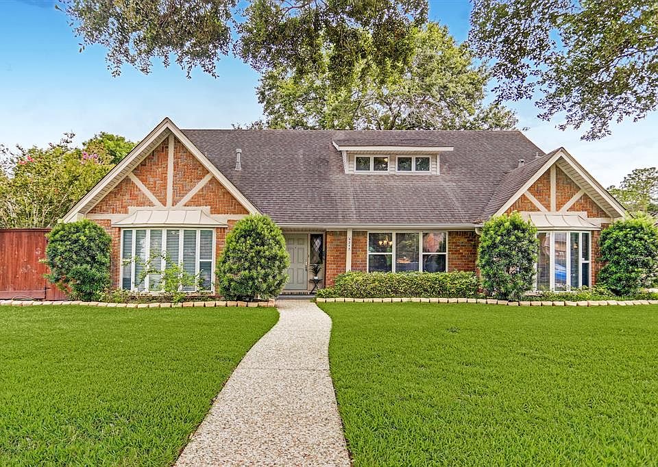 1st image of 5211 Loch Lomond Dr