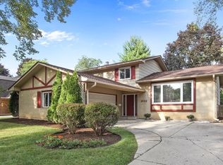 2132 Adams St, Rolling Meadows, IL 60008