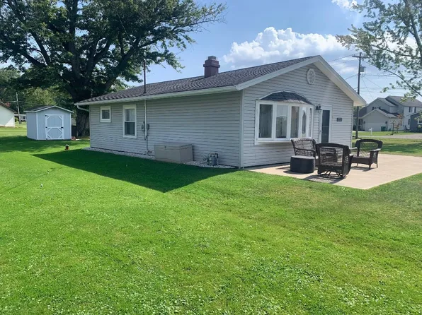 12836 E Canal Dr, Conneaut Lake, PA 16316