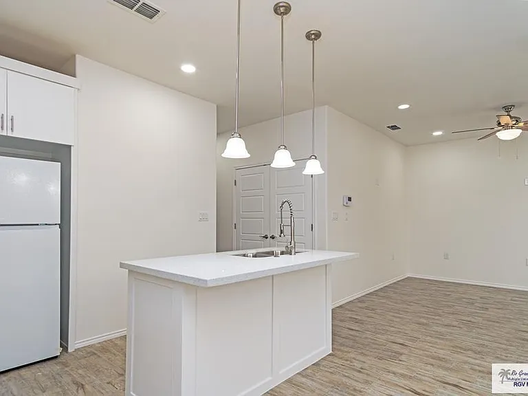 2114 E Valley Cir #B — Photo 5