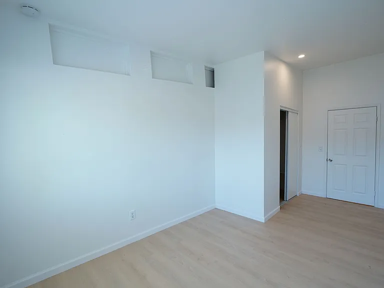 1443 N Riverside Ave — Photo 20