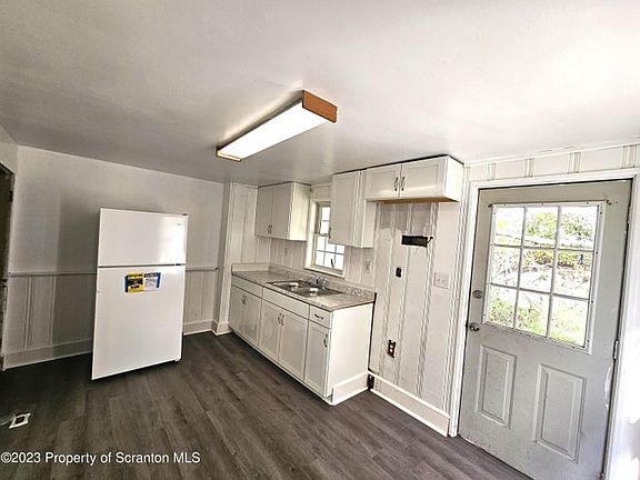 2nd image of 907 Green Ridge St #1